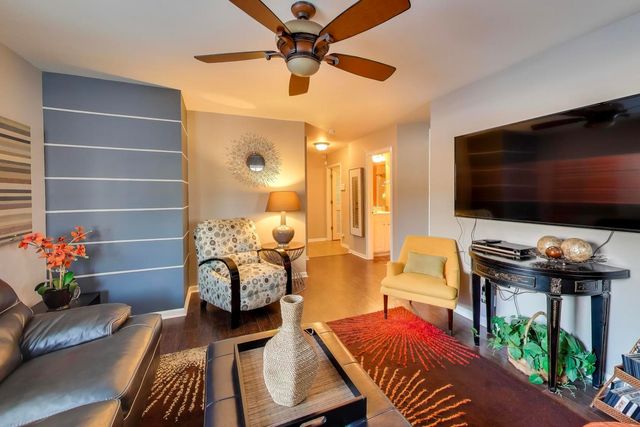 552 Lincoln Station Drive, Oswego, IL 60543