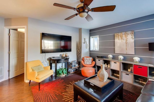 552 Lincoln Station Drive, Oswego, IL 60543