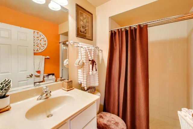 552 Lincoln Station Drive, Oswego, IL 60543