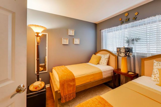 552 Lincoln Station Drive, Oswego, IL 60543