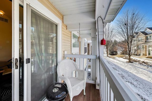 552 Lincoln Station Drive, Oswego, IL 60543