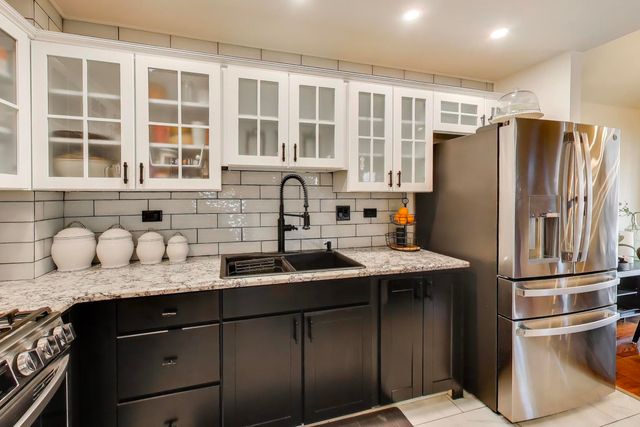 552 Lincoln Station Drive, Oswego, IL 60543