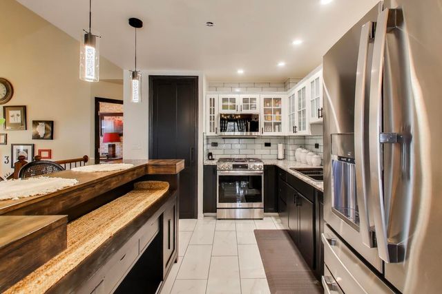 552 Lincoln Station Drive, Oswego, IL 60543