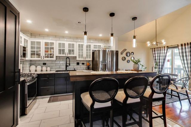 552 Lincoln Station Drive, Oswego, IL 60543