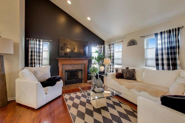 552 Lincoln Station Drive, Oswego, IL 60543