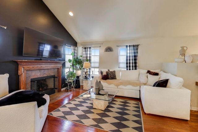 552 Lincoln Station Drive, Oswego, IL 60543