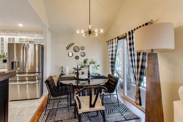 552 Lincoln Station Drive, Oswego, IL 60543