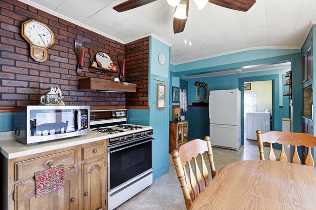 48 Grant St, Dracut, MA 01826