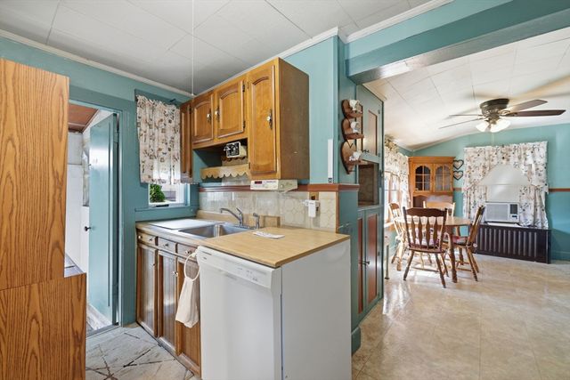 48 Grant St, Dracut, MA 01826