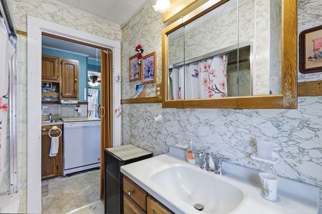 48 Grant St, Dracut, MA 01826