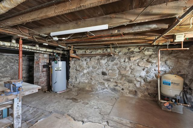 48 Grant St, Dracut, MA 01826