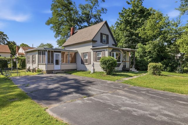 48 Grant St, Dracut, MA 01826