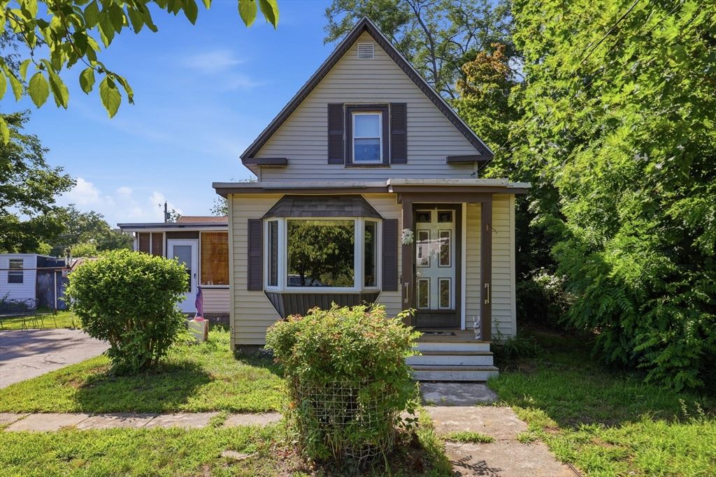 48 Grant St, Dracut, MA 01826