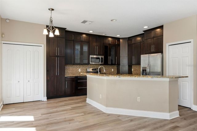 9450 LEATHERWOOD AVENUE, Tampa, FL 33647