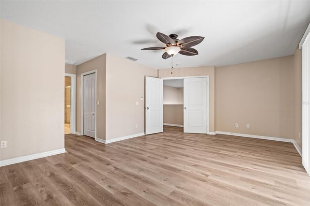 9450 LEATHERWOOD AVENUE, Tampa, FL 33647