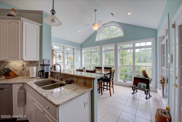1112 Harbour Pointe Drive, New Bern, NC 28560