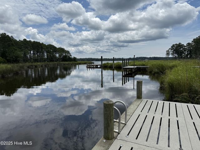 1112 Harbour Pointe Drive, New Bern, NC 28560