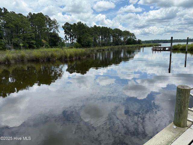 1112 Harbour Pointe Drive, New Bern, NC 28560
