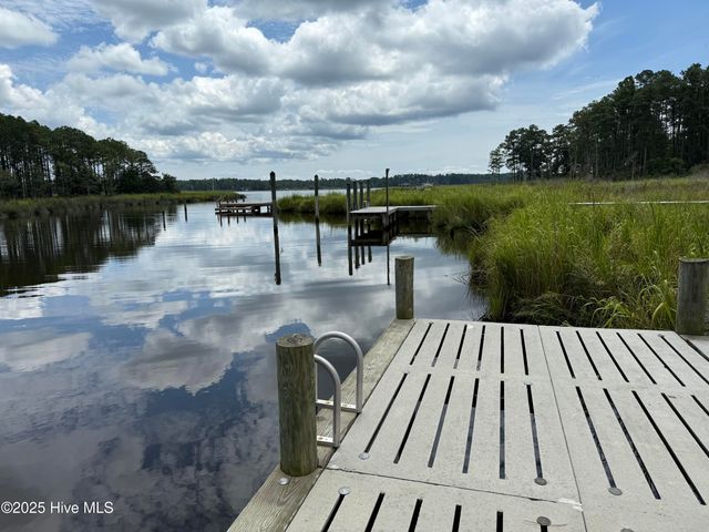 1112 Harbour Pointe Drive, New Bern, NC 28560