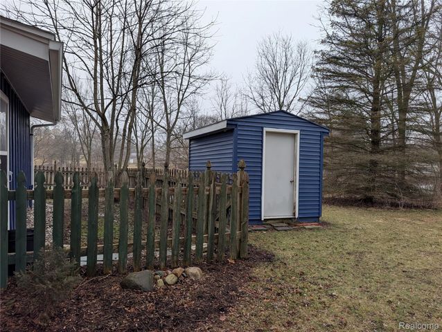 6353 Perry Road, Grand Blanc Charter Township, MI 48439