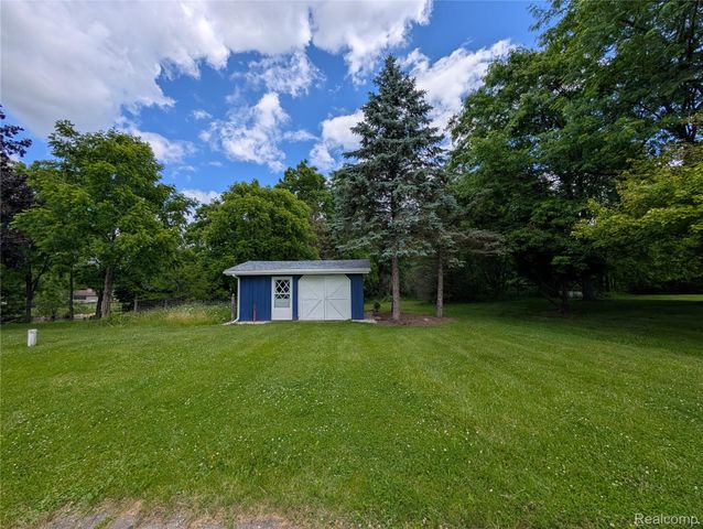 6353 Perry Road, Grand Blanc Charter Township, MI 48439