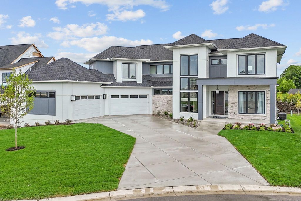 16404 47th Place N, Plymouth, MN 55446