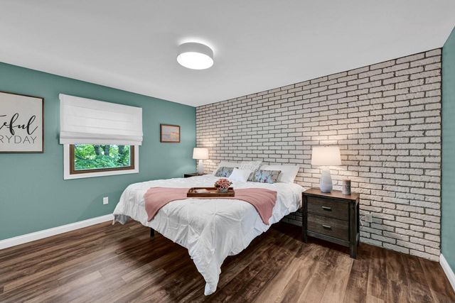 8021 W Cascade DRIVE, Franklin, WI 53132