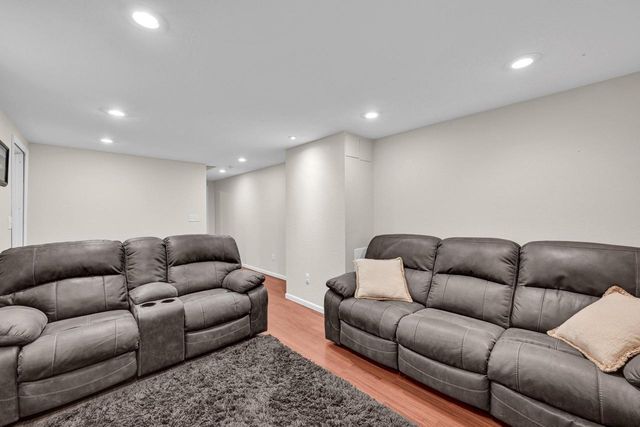 8021 W Cascade DRIVE, Franklin, WI 53132