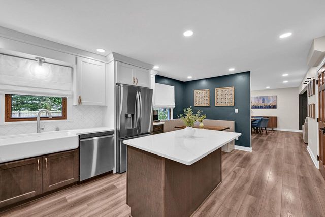 8021 W Cascade DRIVE, Franklin, WI 53132