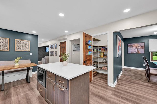 8021 W Cascade DRIVE, Franklin, WI 53132