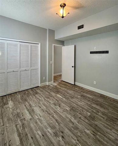 9318 HERITAGE OAK COURT, Tampa, FL 33647