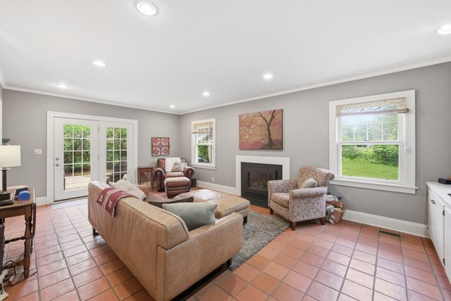 413 38th Place, Des Moines, IA 50312