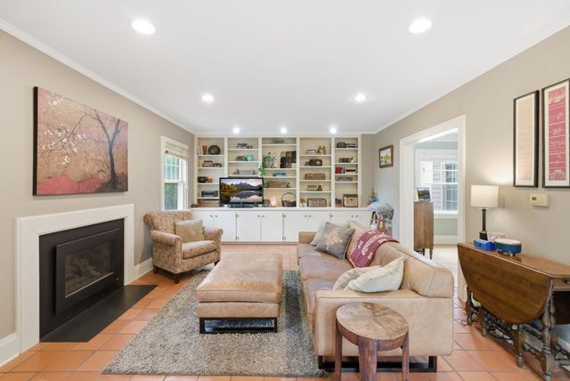 413 38th Place, Des Moines, IA 50312