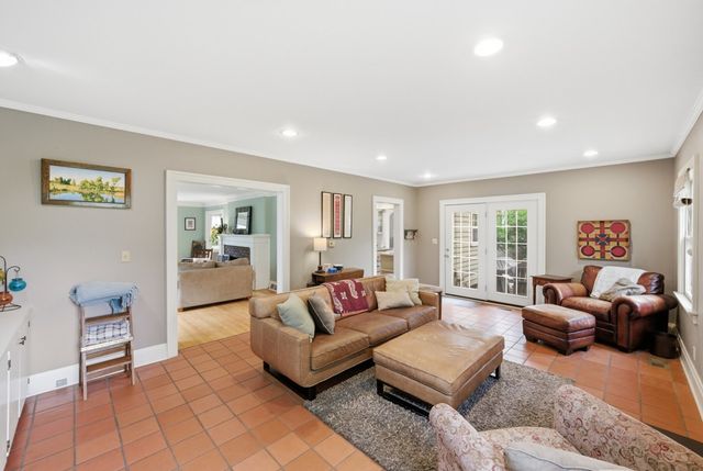 413 38th Place, Des Moines, IA 50312