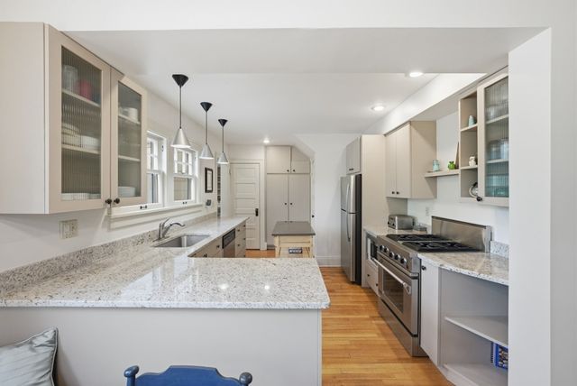 413 38th Place, Des Moines, IA 50312