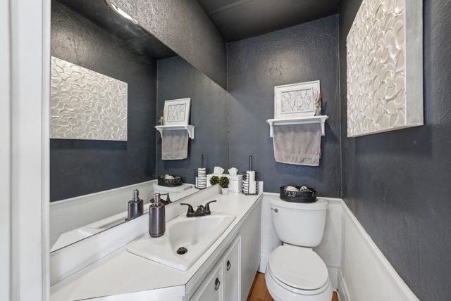 413 38th Place, Des Moines, IA 50312