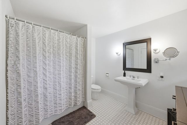 413 38th Place, Des Moines, IA 50312