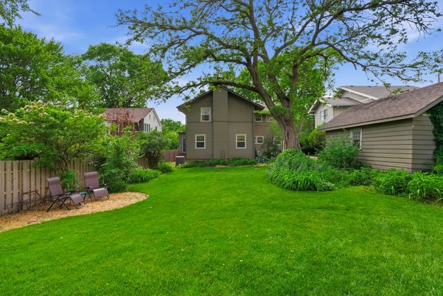 413 38th Place, Des Moines, IA 50312