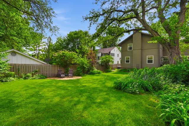 413 38th Place, Des Moines, IA 50312