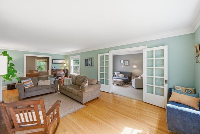 413 38th Place, Des Moines, IA 50312