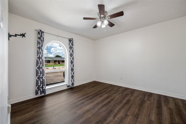 18341 Shore Drive, Kemp, TX 75143