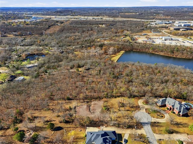 5810 Oak Forest Lane, Tulsa, OK 74131