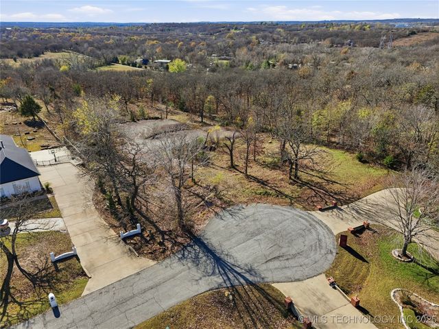 5810 Oak Forest Lane, Tulsa, OK 74131