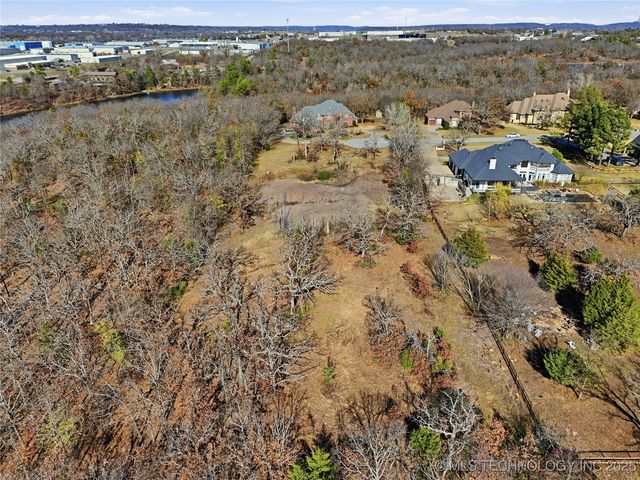 5810 Oak Forest Lane, Tulsa, OK 74131