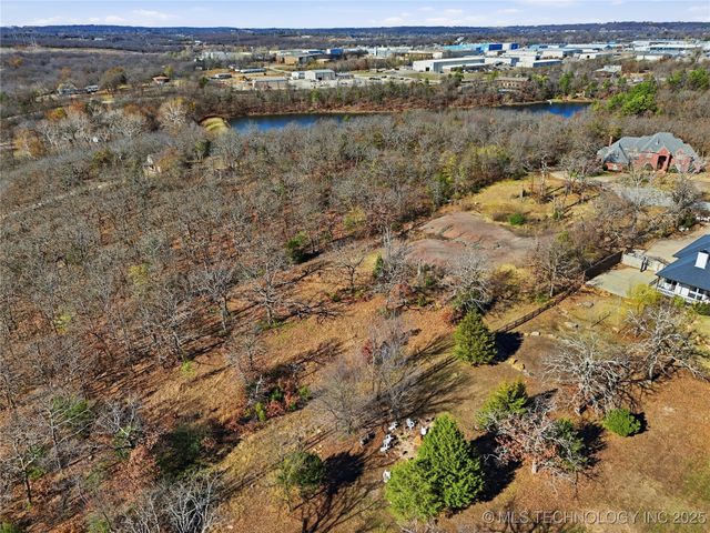 5810 Oak Forest Lane, Tulsa, OK 74131