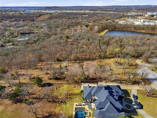 5810 Oak Forest Lane, Tulsa, OK 74131