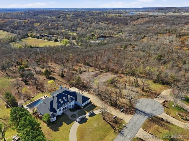 5810 Oak Forest Lane, Tulsa, OK 74131