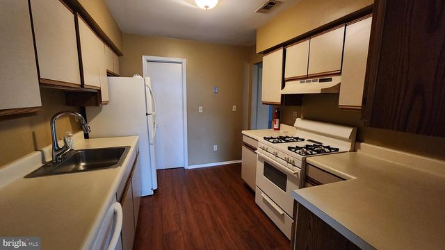 4 NUTMEG DR, Lumberton, NJ 08048