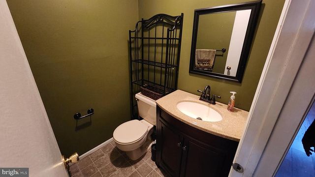 4 NUTMEG DR, Lumberton, NJ 08048