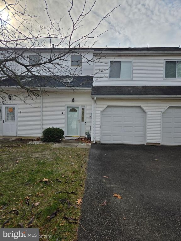 4 NUTMEG DR, Lumberton, NJ 08048